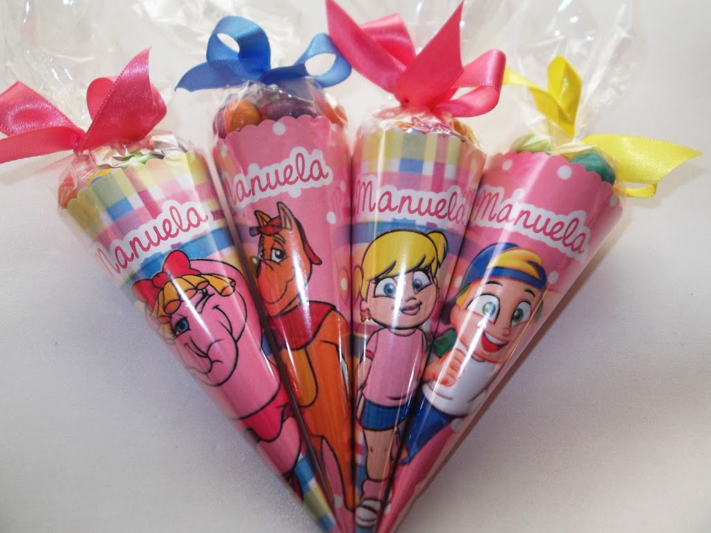Cones personalizados com amendoins coloridos para lembrancinhas