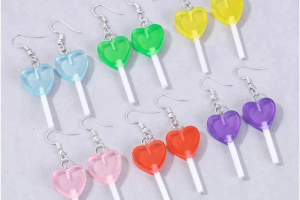 The 7 Souvenir Trends for 2026 10 Souvenir trends for 2026 - personalized earrings
