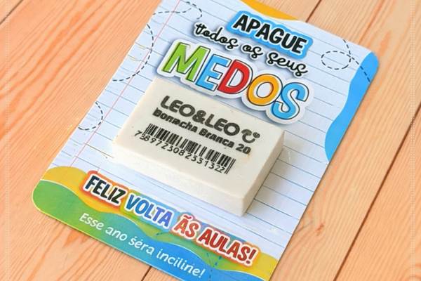 card com borracha para lembranncinhas de volta as aulas