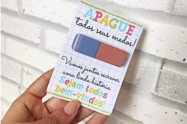 O mimo mais fácil da volta às aulas: Card com Borracha 4 card com borracha