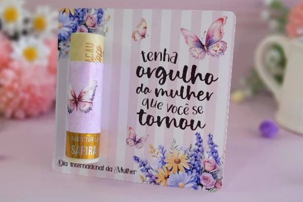 Card com batom para dia da mulher